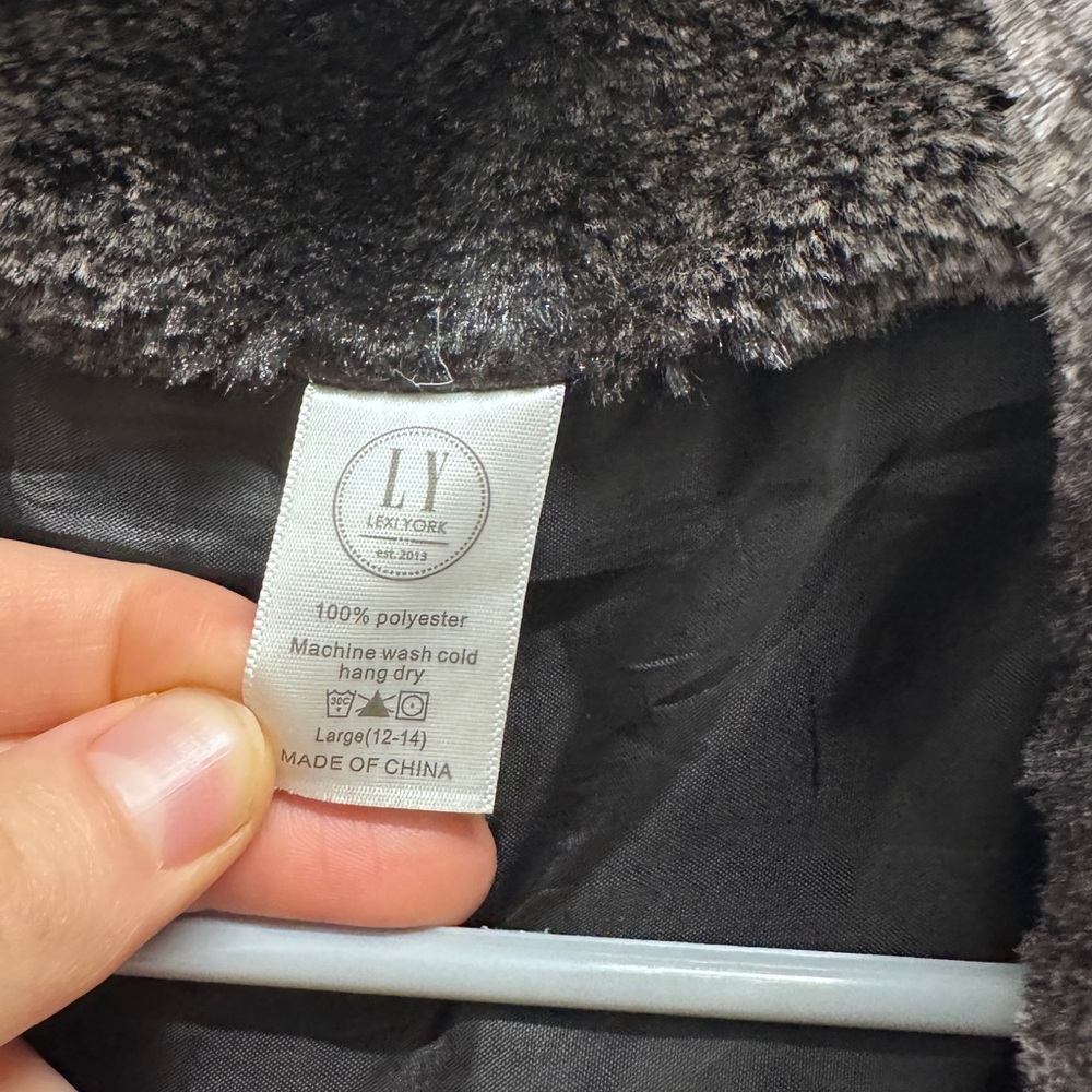 Women's Gray Zipper Vest - Picture 4 of 4